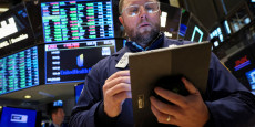 un trader travaille a la bourse de wall street 20250410080906 un trader travaille a la bourse de wall street 20250410080906