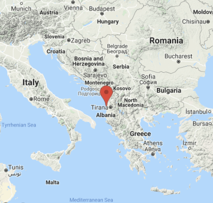 Al menos tres muertos en Albania en el peor terremoto registrado en décadas