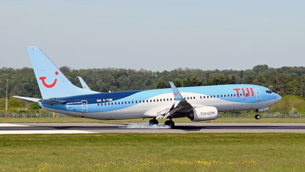 dl tui airways airline holiday package tour operator travel aircraft plane pd