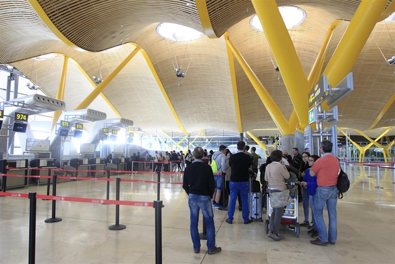 Los aeropuertos de la red de Aena recuperan en agosto el 92,6% de los pasajeros de 2019