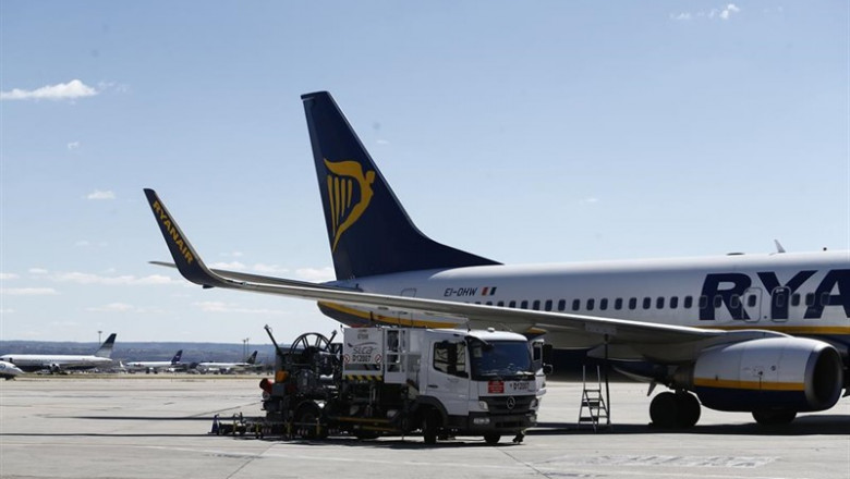 Aeropuerto de Barajas, avión, mantenimiento, pista de despegue y aterrizaje, camiones en pista de aterrizaje, despegue, vistas, vistas del aeropuerto, Tren de aterrizaje, ruedas de avión, cola, reactor, turbina, motor de avión, ala de avión, flaps, slats, | EUROPA PRESS - Archivo ep aeropuertobarajas avion mantenimiento pistadespegueaterrizaje camionespistaaterrizaje despegue vistas vistasaeropuerto trenaterrizaje ruedasavion cola reactor turbina motoravion alaavion flaps slats