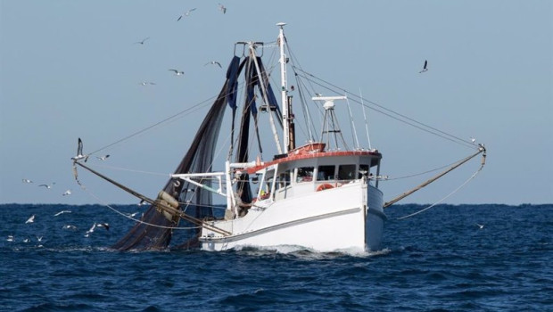 ep archivo   barco pesquero en aguas andaluzas