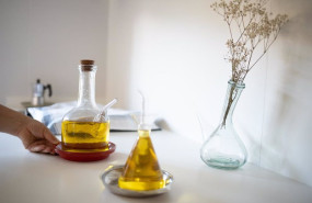 ep archivo   dos aceiteras con aceite