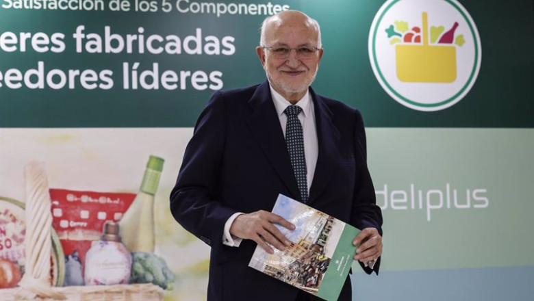 ep archivo el presidente de mercadona juan roig posa tras una rueda de prensa para informar sobre ep archivo el presidente de mercadona juan roig posa tras una rueda de prensa para informar sobre
