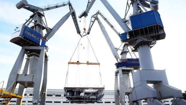 ep archivo   gruas de los astilleros de navantia en san fernando cadiz archivo