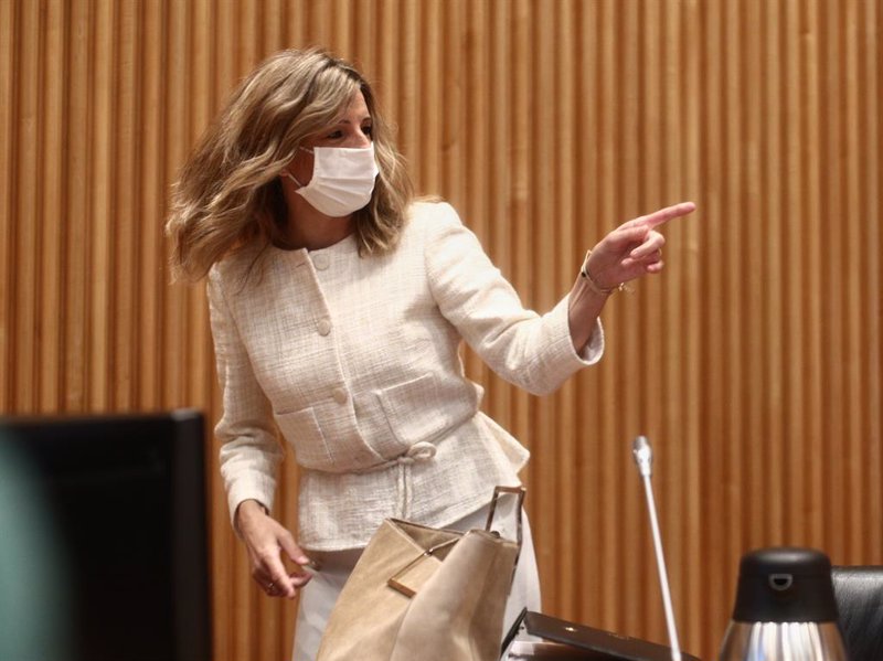 Trabajo advierte a BBVA y CaixaBank que deben negociar para reducir sus ERE