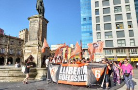 ep archivo   manifestacion de apoyo en gijon a las seis de la suiza archivo