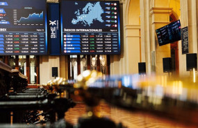 ep archivo   paneles de indices internacionales en el palacio de la bolsa de madrid a 30 de