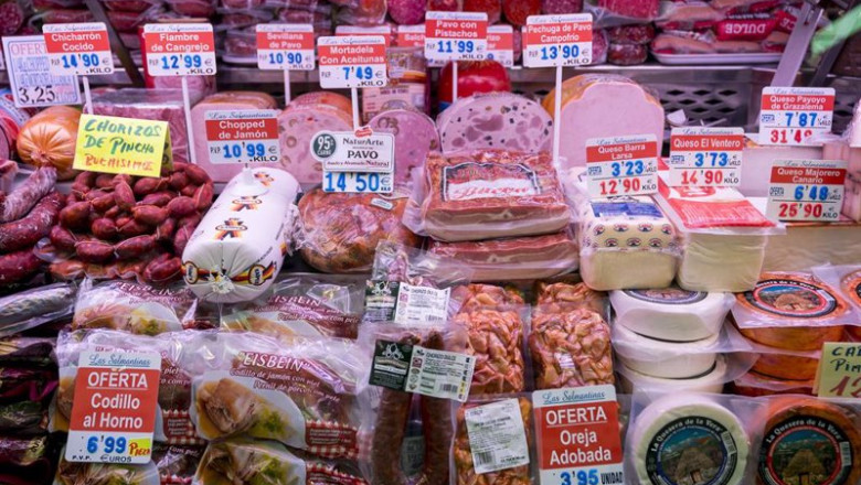 ep archivo precios en una charcuteria durante el mes de agosto ep archivo precios en una charcuteria durante el mes de agosto