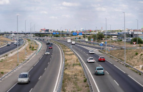 ep archivo   varios coches circulan por la autovia a 5 a 1 de septiembre de 2023 en madrid espana