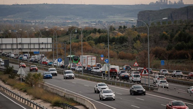 ep archivo   varios coches circulan por la autovia a3