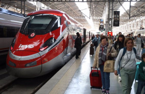 ep archivo   viajeros llegan del tren de alta velocidad iryo a la estacion maria zambrano