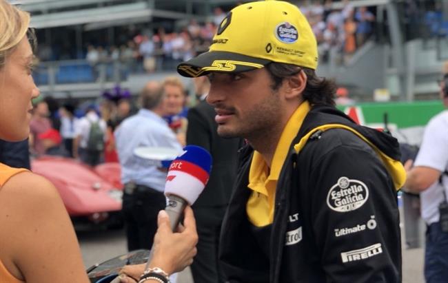 Carlos Sainz (Renault), durante una entrevista en el circuito de Monza | @RENAULTSPORTF1 ep carlos sainz renault duranteentrevistacircuitomonza