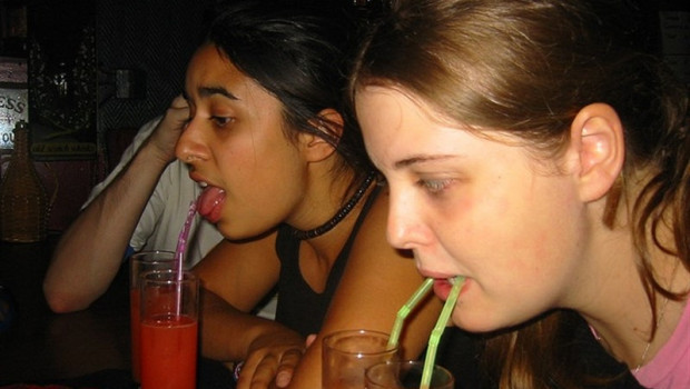 ep chicas jovenes bebiendo alcoholun bar 20190820165716