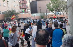 ep decenas de personas protestan contra el gobierno frente a la comandancia de la guardia civil en ep decenas de personas protestan contra el gobierno frente a la comandancia de la guardia civil en