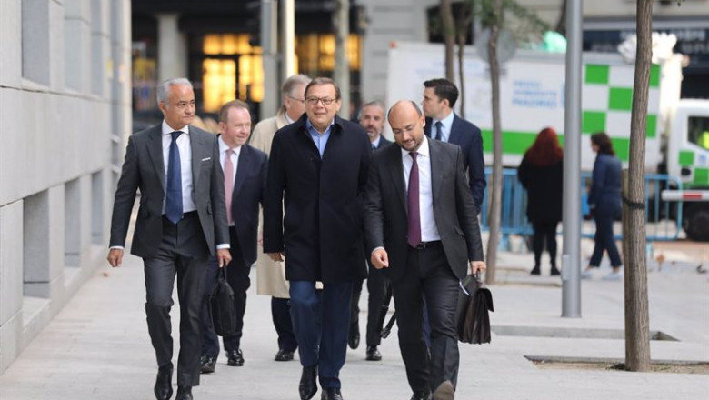 ep el magnate ruso mikhail fridman centro a su llegada a la audiencia nacional ep el magnate ruso mikhail fridman centro a su llegada a la audiencia nacional