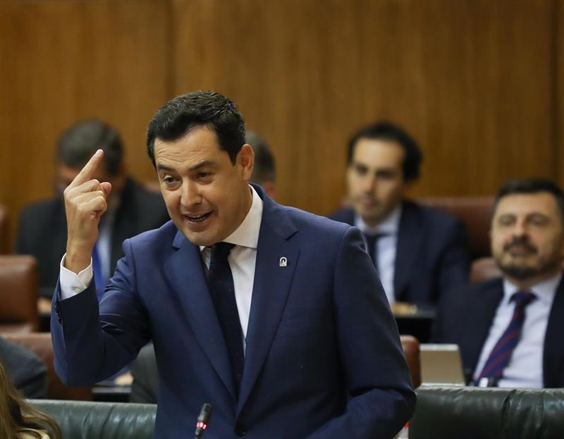ep el presidente de la junta de andalucia juanma moreno en el pleno del parlamento
