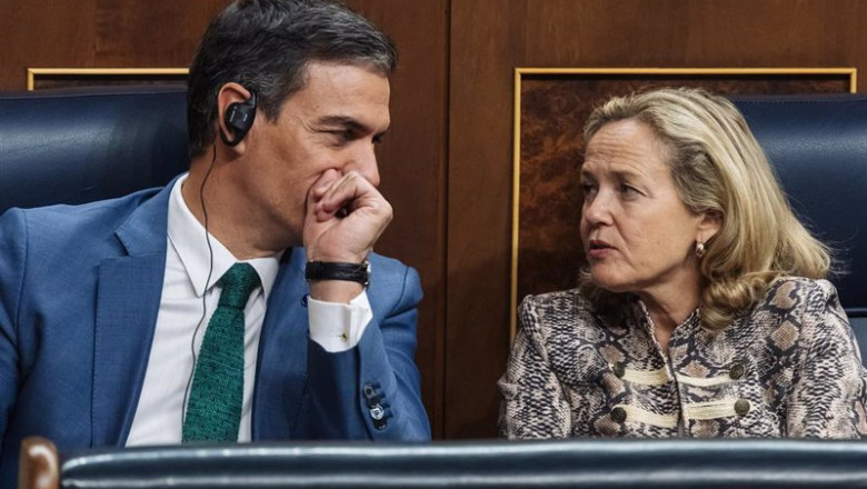 ep el presidente del gobierno en funciones pedro sanchez y la vicepresidenta primera en funciones y ep el presidente del gobierno en funciones pedro sanchez y la vicepresidenta primera en funciones y
