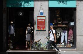 ep fachada de una tienda de ropa de segunda mano a 28 de abril de 2026 en madrid espana