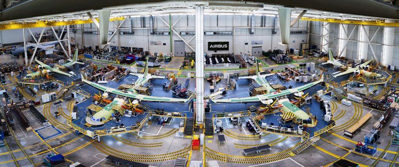 ep imagen de archivo de la cadena de montaje de los aviones c295 de airbus en sevilla