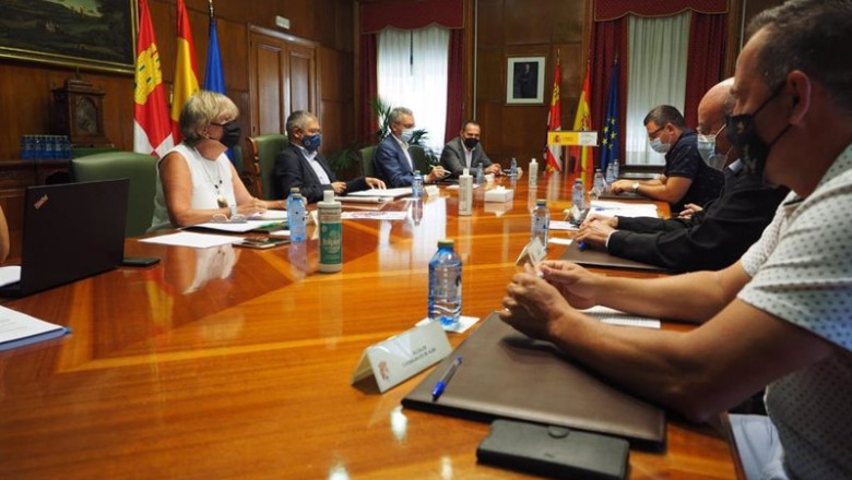 ep imagen de los asistentes a la reunion celebrada en la sede de la subdelegacion del gobierno en ep imagen de los asistentes a la reunion celebrada en la sede de la subdelegacion del gobierno en