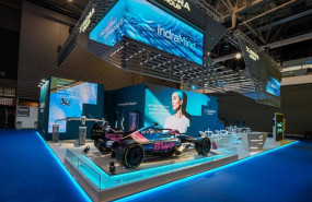 ep indra exhibe un coche de bwt alpine f1