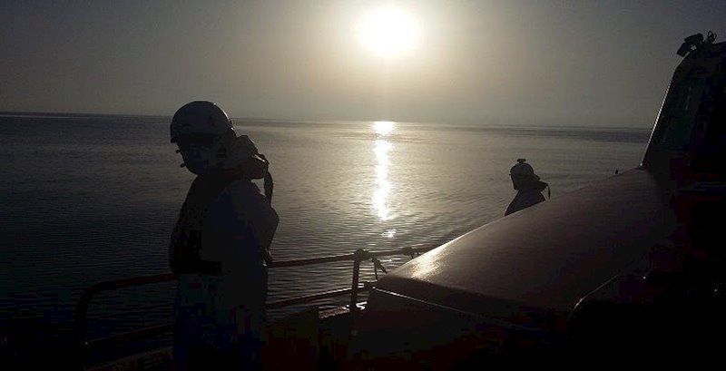 ep la salvamar hamal rescata a 30 imigrantes de una patera en el mar de alboran en imagen de archivo