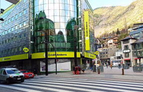 ep la sede central de crdit andorr en el centro de andorra la vella