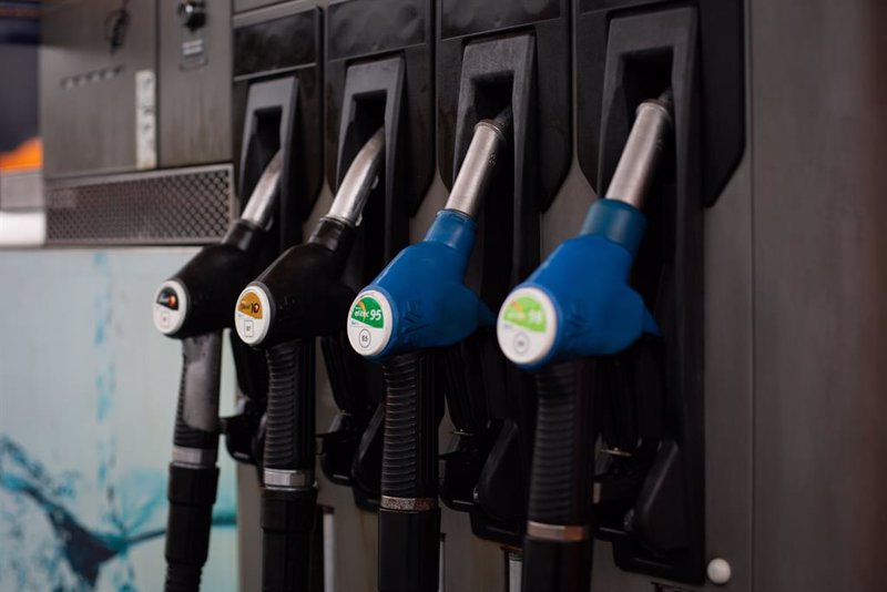 El precio de la gasolina y el gasóleo marca su nivel más alto en el último mes