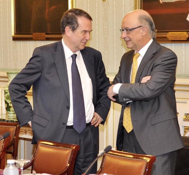 El ministro de Hacienda, Cristóbal Montoro, y Abel Caballero, presidente de FEMP | FEMP ep ministrohacienda cristobal montoro y abel caballero presidentefemp