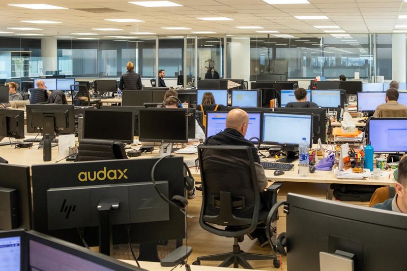 Audax estudia elevar su oferta por Elmera tras la entrada de un competidor a un precio mayor