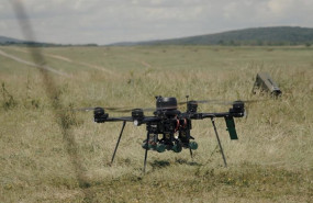 ep un dron ensaya el vuelo en el centro de entranamiento militar de lest eslovaquia en unos