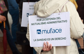 ep varios funcionarios se concentran ante la sede provincial de muface