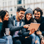 grupo-jovenes-millennials grupo-jovenes-millennials