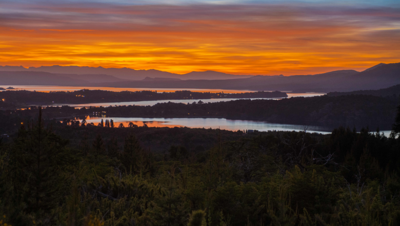 1644425416 amanecer entre lagos y araucarias milenarias 20220210093824 