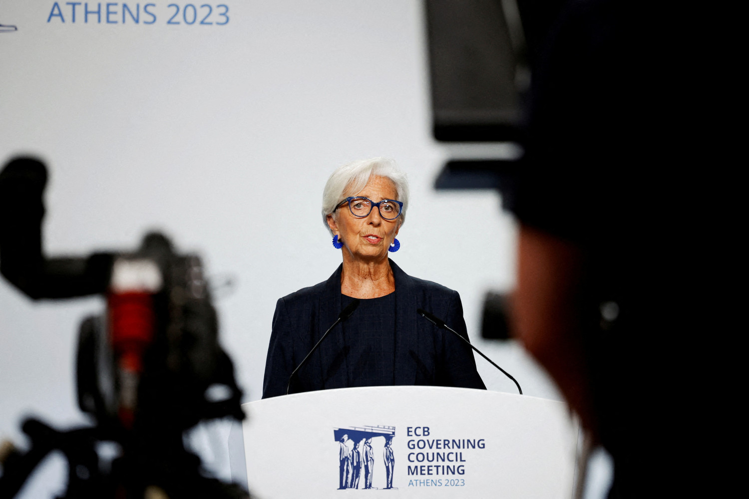 christine lagarde presidente de la banque centrale europeenne bce s adresse aux journalistes apres une reunion de politique monetaire du conseil des gouverneurs de la bce 