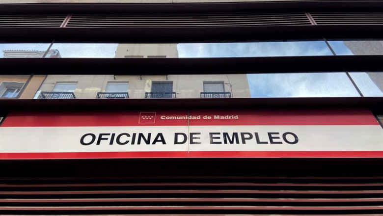 Archivo - Cartel en la entrada de una Oficina de Empleo de Madrid. | Eduardo Parra - Europa Press - Archivo ep archivo - cartel en la entrada de una oficina de empleo de madrid