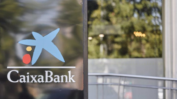 ep archivo   distintivo y logo de las oficinas de caixabank en madrid espana a 4 de septiembre de