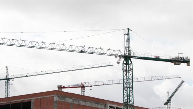 ep archivo   el 43 de las empresas de construccion espanolas han sido presionadas para pagar por