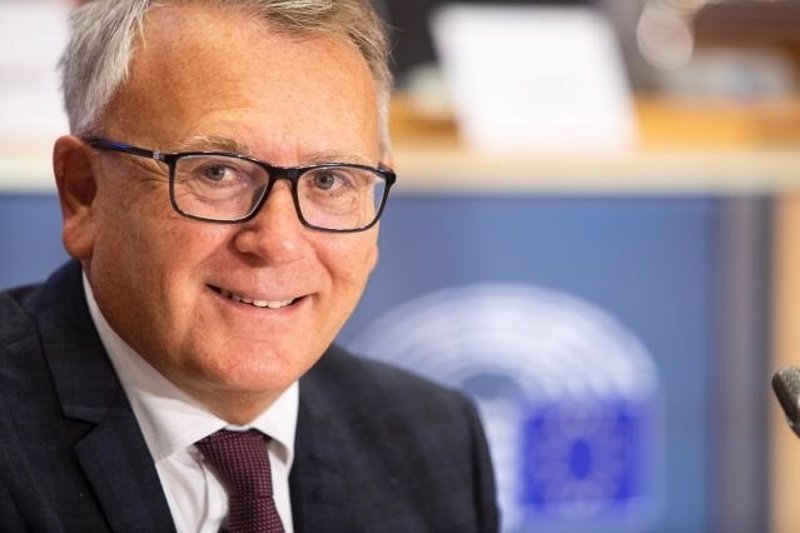 Economía/Laboral.- Bruselas descarta un salario mínimo europeo, pero ...