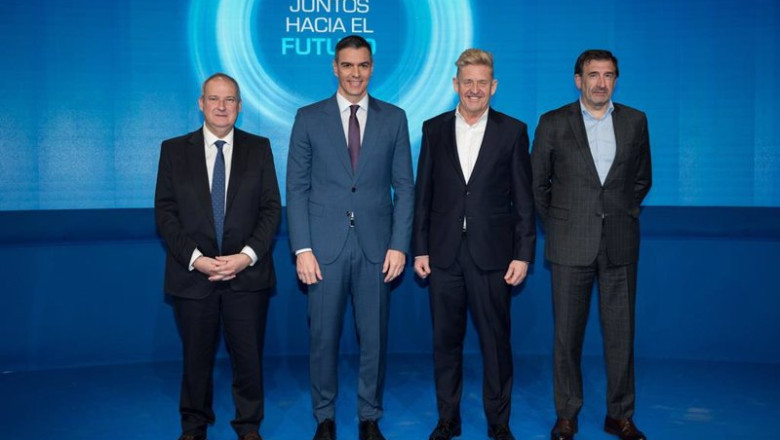 ep archivo el ministro de industria y turismo jordi hereu el presidente del gobierno pedro sanchez ep archivo el ministro de industria y turismo jordi hereu el presidente del gobierno pedro sanchez