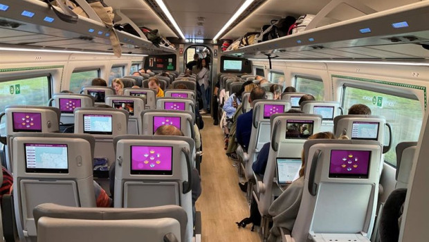 ep archivo   linea de ave entre asturias y madrid trenes s106