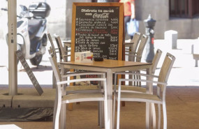 ep archivo   mesa vacia en la terraza de un restaurante de madrid espana a 22 de junio de 2020 entre