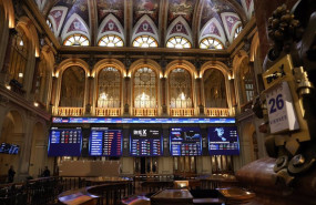 ep archivo   paneles del ibex 35 en el palacio de la bolsa en el palacio de la bolsa a 26 de mayo de