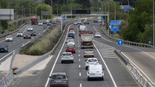 ep archivo vehiculos en una autovia espanola ep archivo vehiculos en una autovia espanola