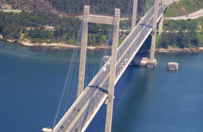 ep archivo   vista general y aerea de la ria de vigo con el puente de rande atravesandola