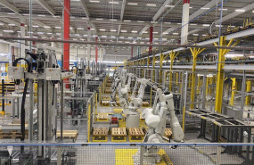 ep brazos roboticos en la nave logistica de amazon en plaza ep brazos roboticos en la nave logistica de amazon en plaza