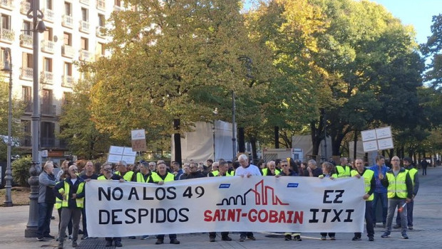 ep concentracion de trabajadores de saint gobain en contra del ere en la empresa