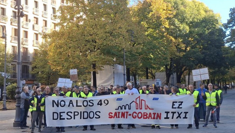 ep concentracion de trabajadores de saint gobain en contra del ere en la empresa