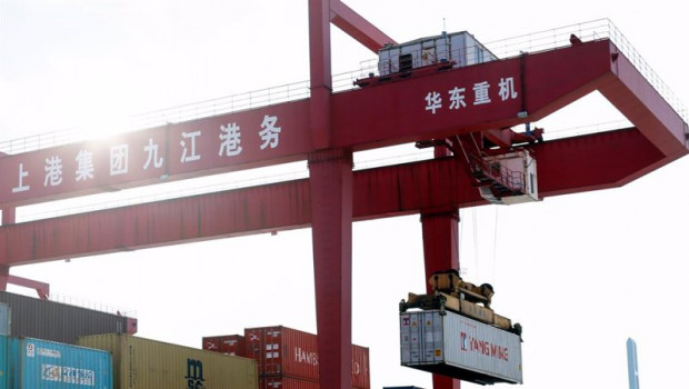 ep contenedores en un puerto en china